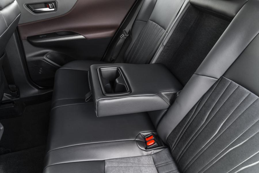 Интерьер Toyota Venza Hybrid XLE 2020 года  (фото 17 из 35)